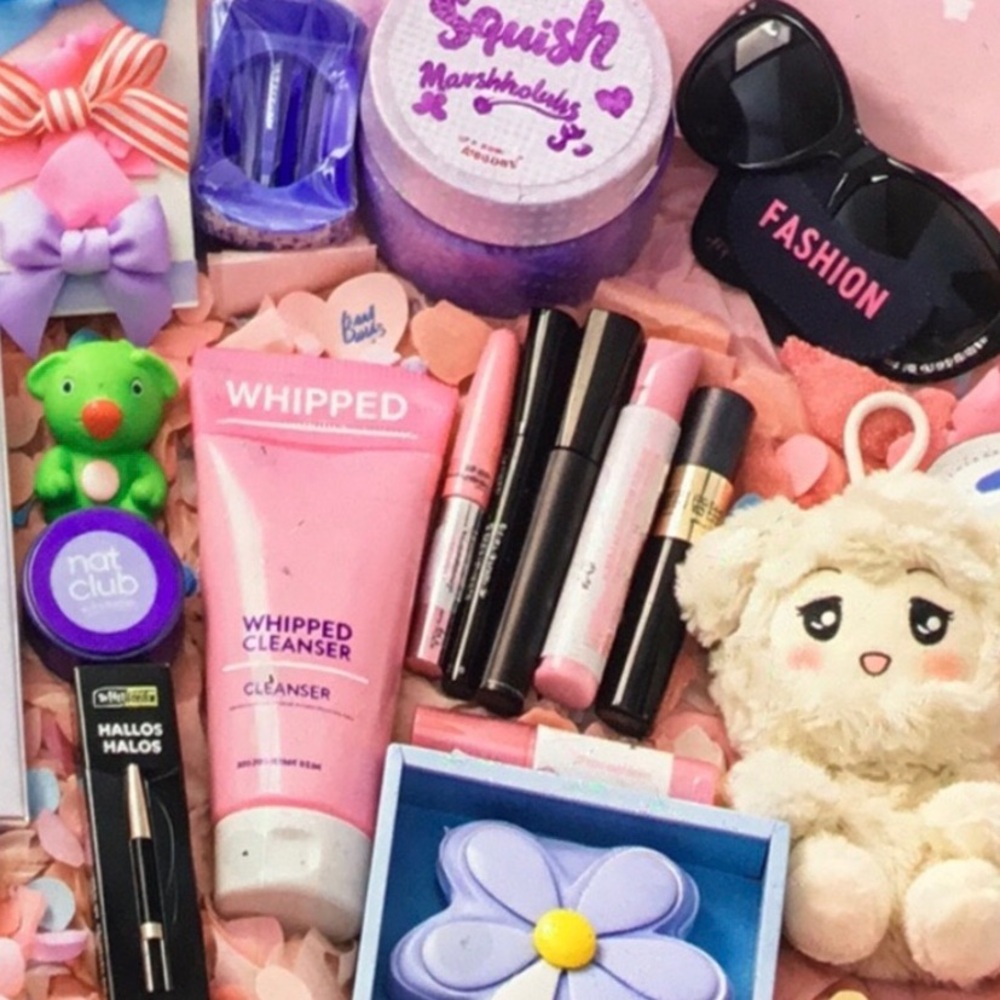 18pc Belle beauty Makeup bundle Set box hair, body butter, bag charms, Korean